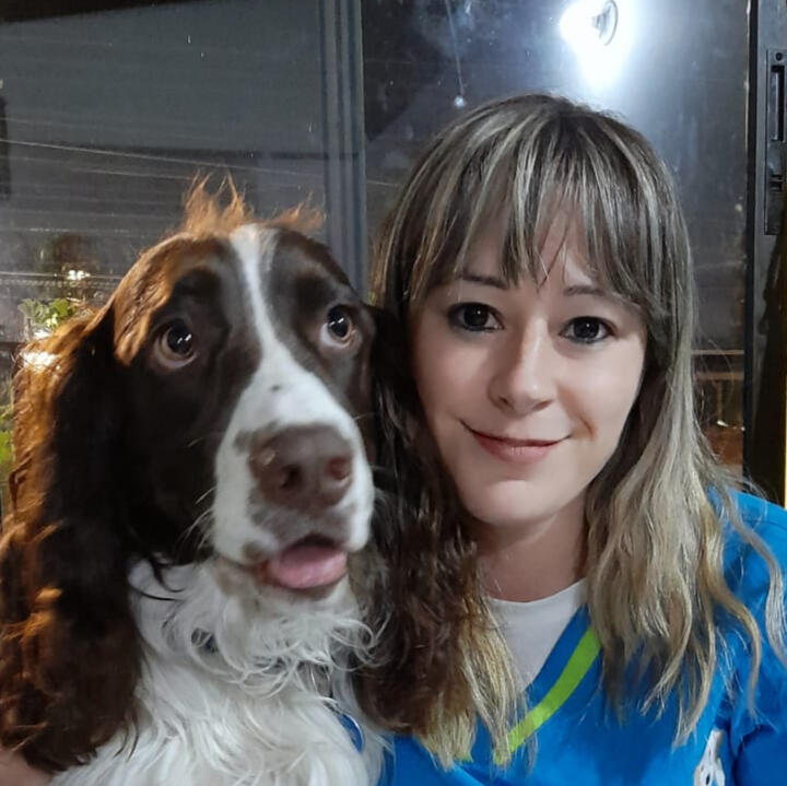 Hola, soy Andrea Mejía con Bruno en consulta de etología clínica